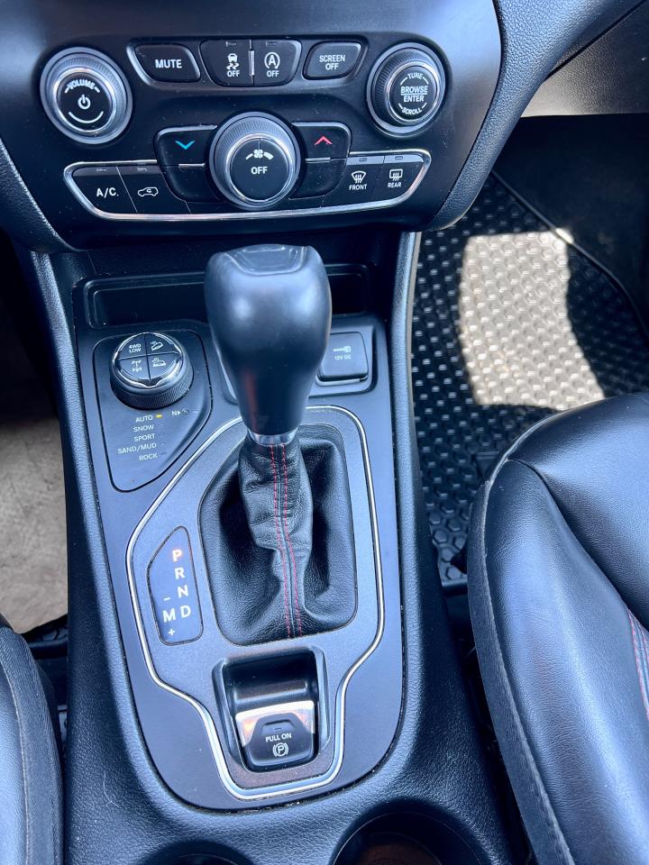 2020 Jeep Cherokee Trailhawk - Photo #17