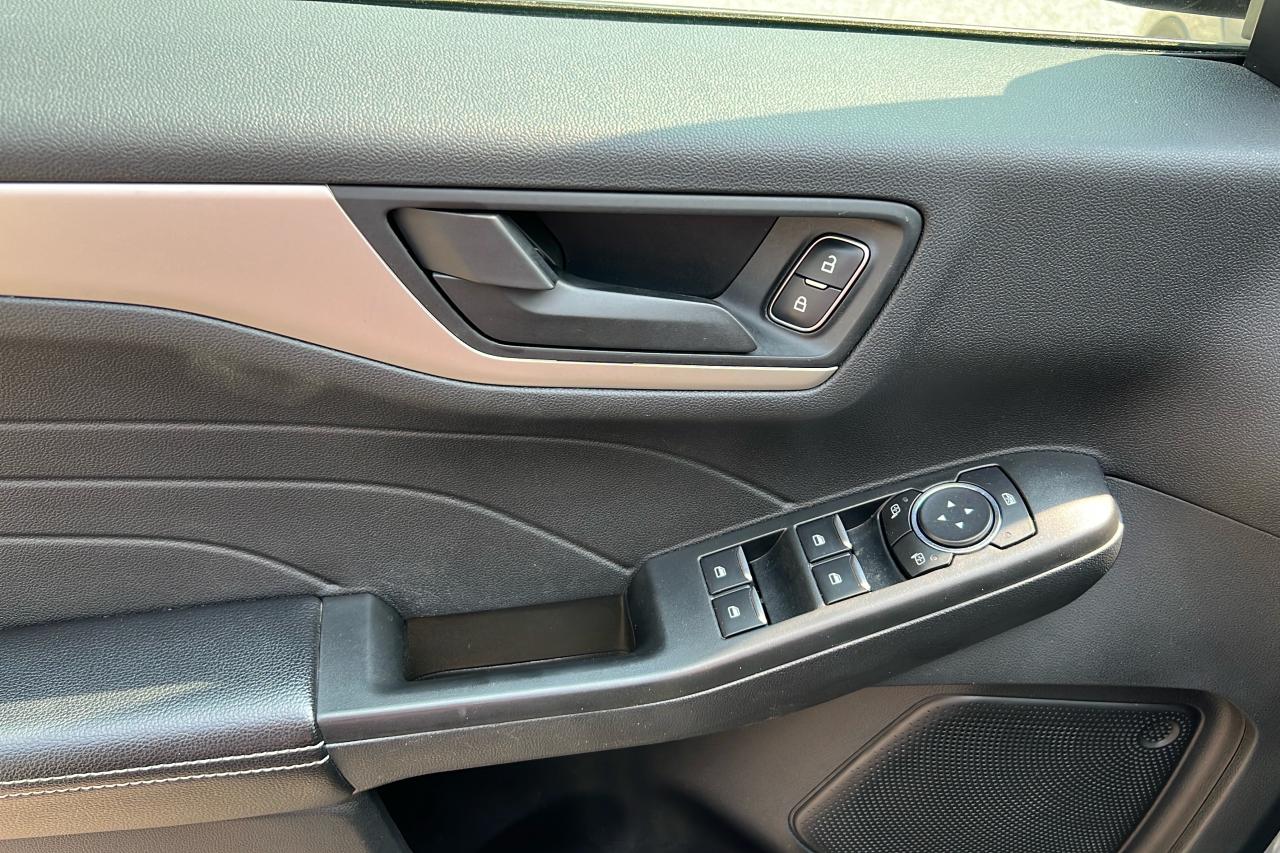 2022 Ford Escape SE AWD Photo