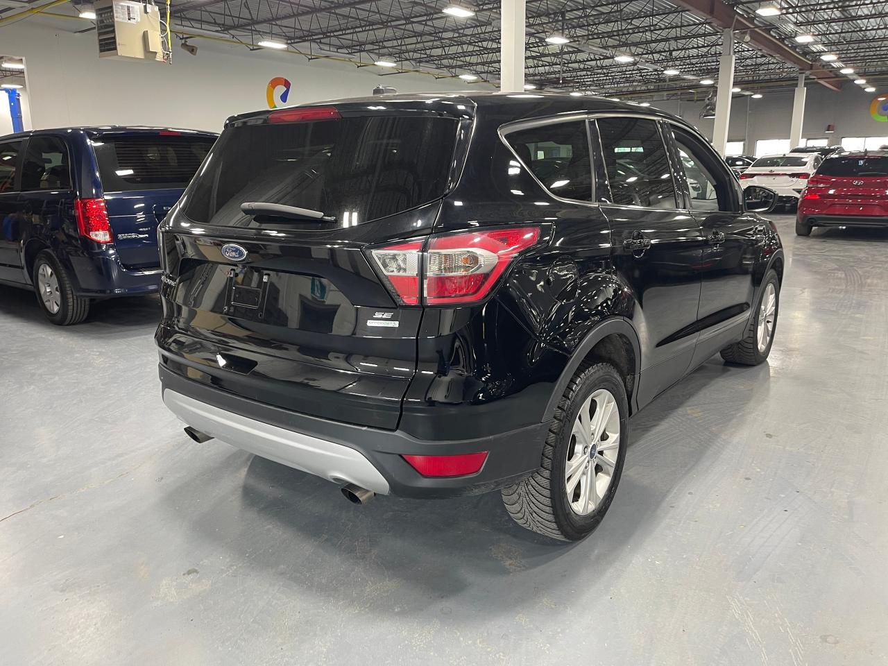 2017 Ford Escape FWD 4dr SE Photo4