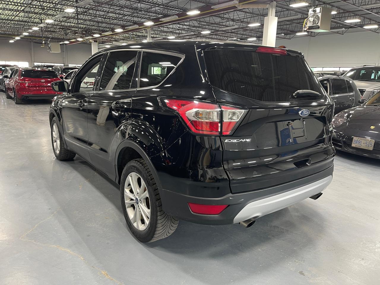 2017 Ford Escape FWD 4dr SE Photo2