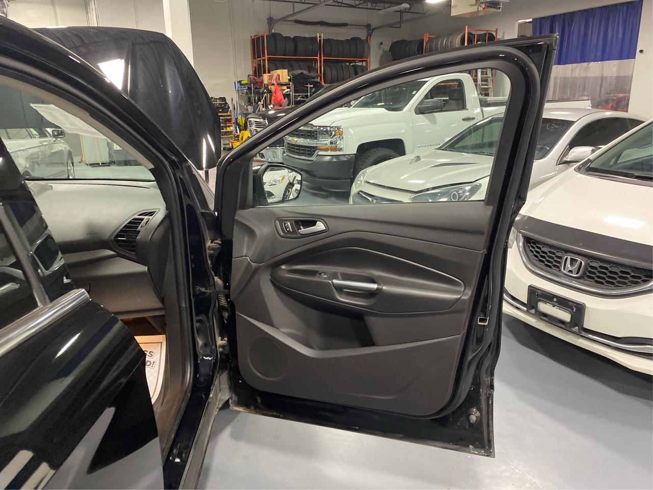 2017 Ford Escape FWD 4dr SE Photo