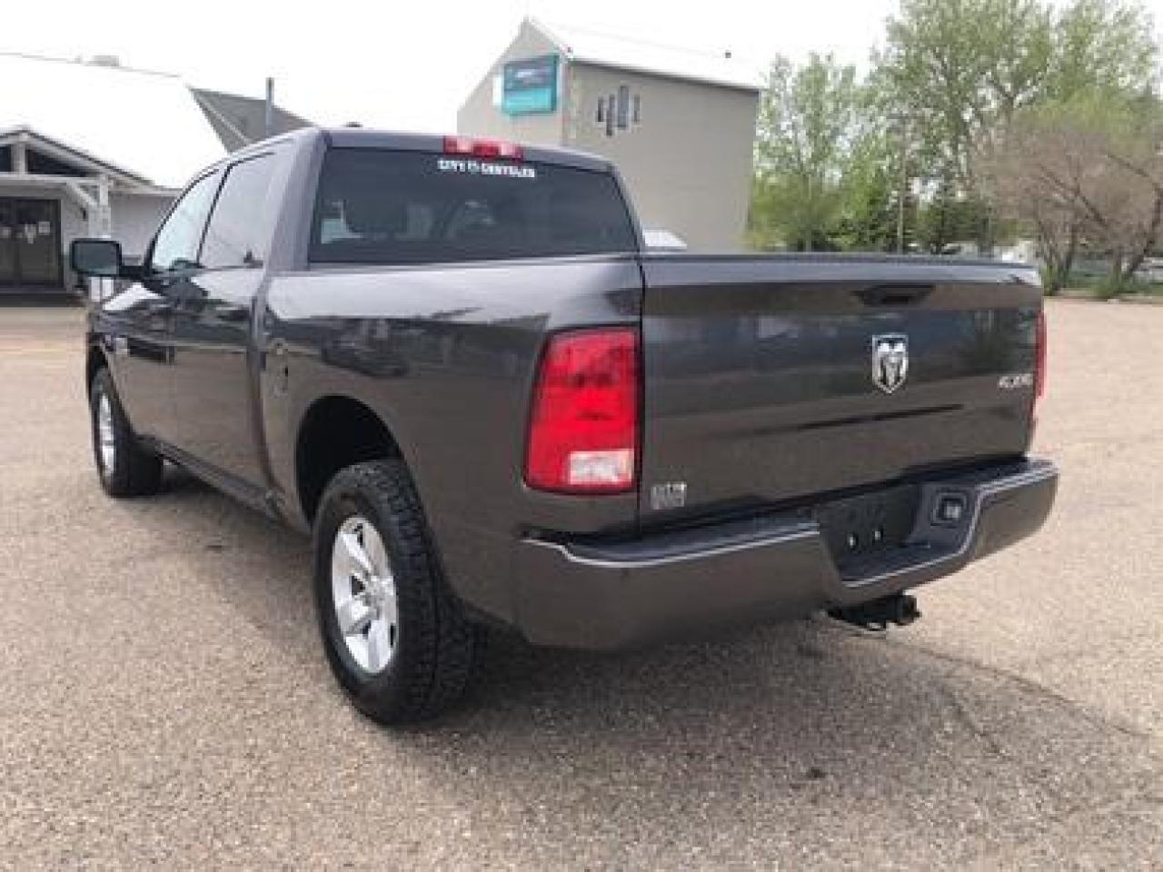 2019 RAM 1500 Classic REMOTE START, BLUE-TOOTH, CREW CAB #246 Photo3