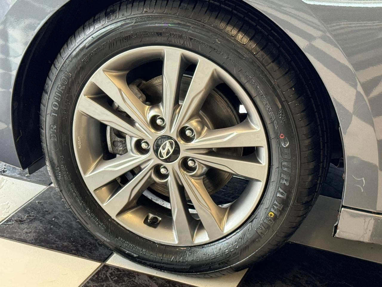 2017 Hyundai Elantra GL+APPLEPLAY+New Tires+HEATED SEATS+CLEAN CARFAX - Photo #48