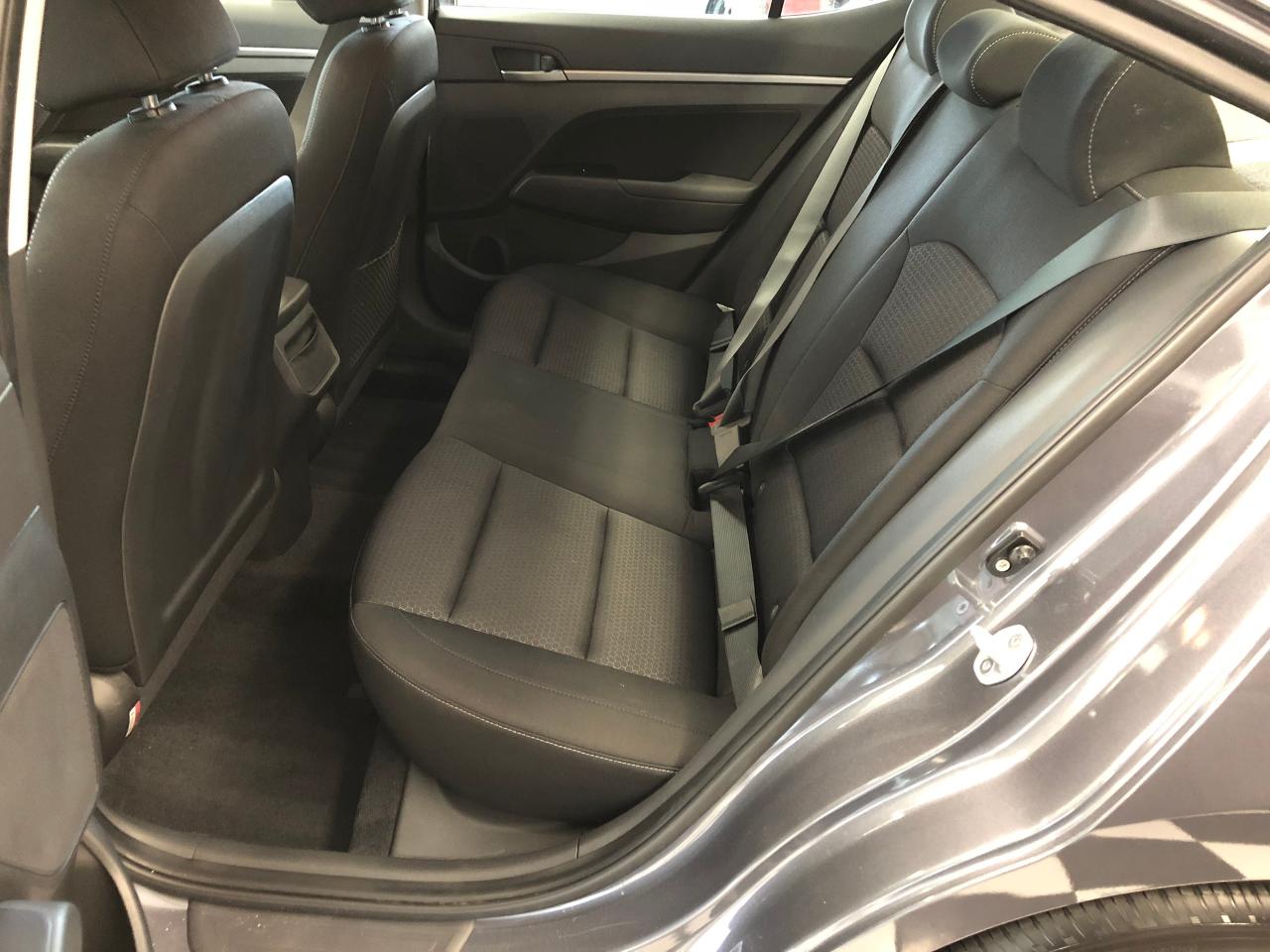 2017 Hyundai Elantra GL+APPLEPLAY+New Tires+HEATED SEATS+CLEAN CARFAX Photo80