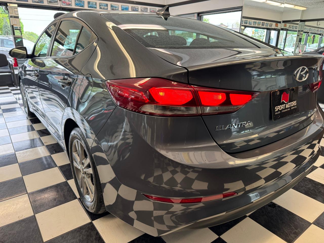 2017 Hyundai Elantra GL+APPLEPLAY+New Tires+HEATED SEATS+CLEAN CARFAX Photo95