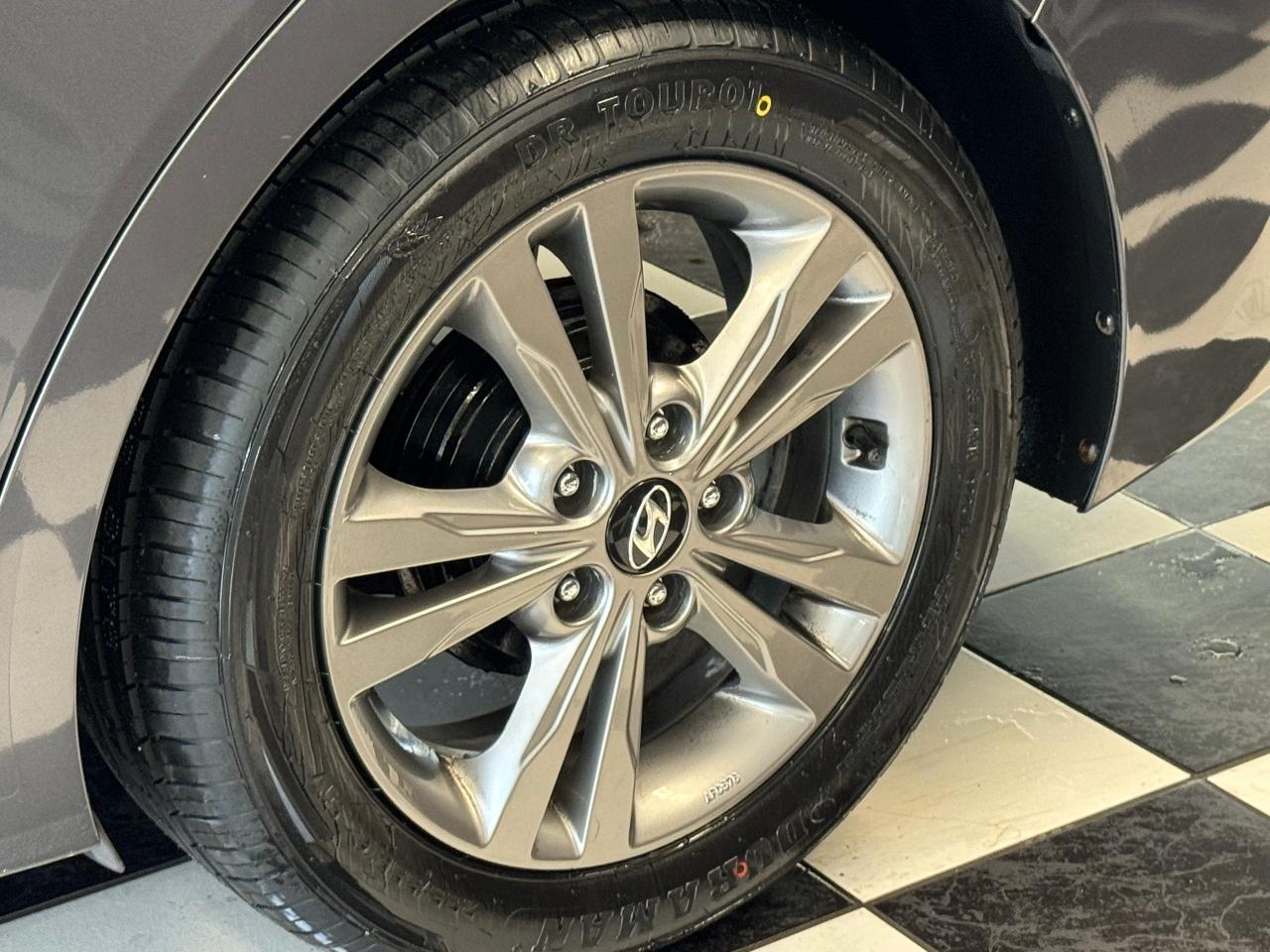 2017 Hyundai Elantra GL+APPLEPLAY+New Tires+HEATED SEATS+CLEAN CARFAX - Photo #49