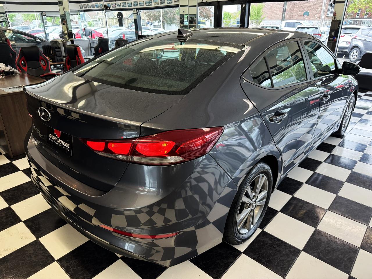 2017 Hyundai Elantra GL+APPLEPLAY+New Tires+HEATED SEATS+CLEAN CARFAX - Photo #4