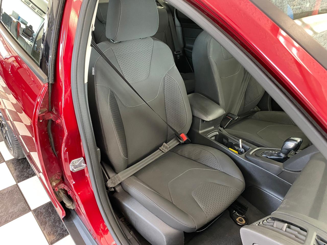 2016 Ford Focus SE Hatchback Heated Seats+Steering+Cam+CLEANCARFAX Photo72