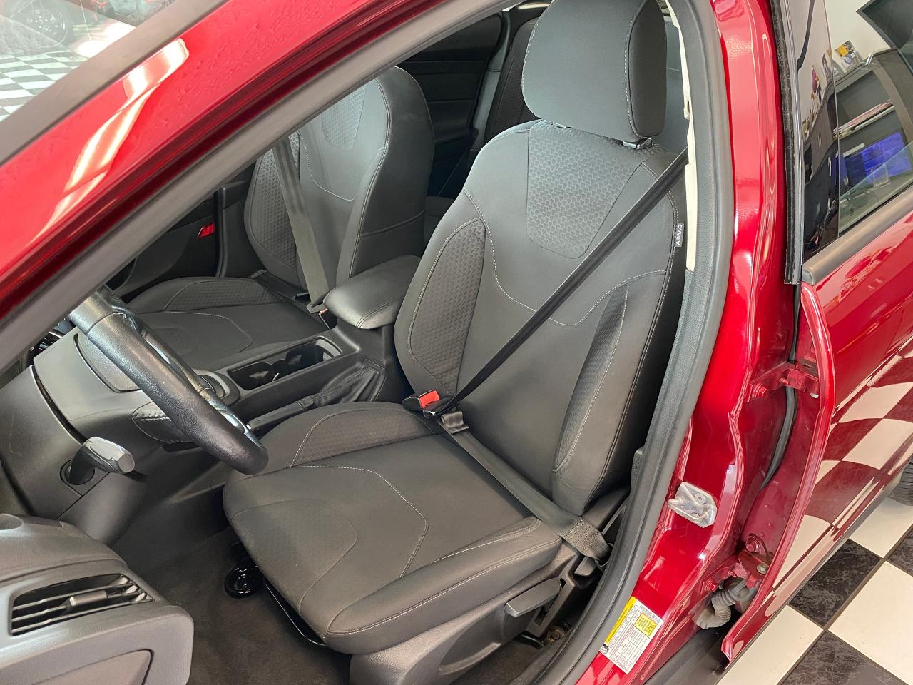2016 Ford Focus SE Hatchback Heated Seats+Steering+Cam+CLEANCARFAX Photo69
