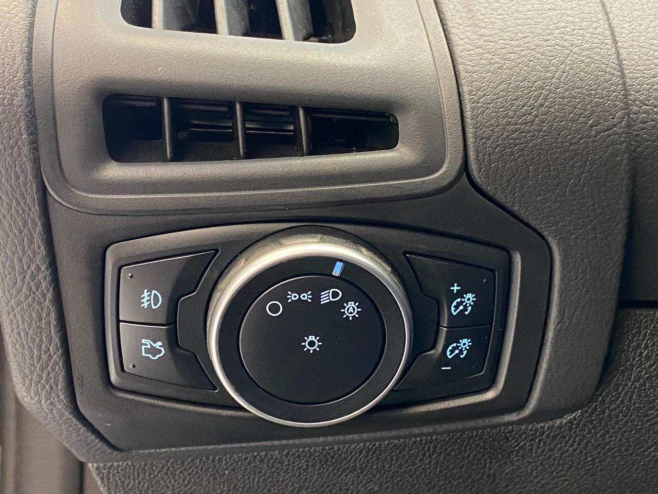 2016 Ford Focus SE Hatchback Heated Seats+Steering+Cam+CLEANCARFAX Photo95