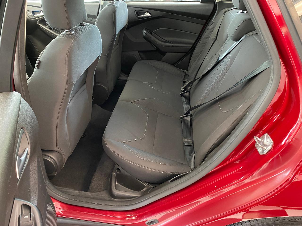 2016 Ford Focus SE Hatchback Heated Seats+Steering+Cam+CLEANCARFAX Photo73