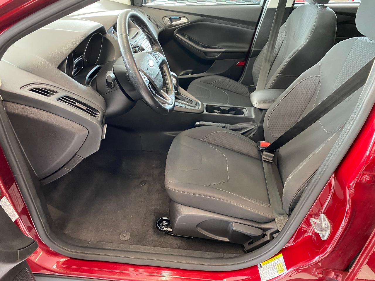 2016 Ford Focus SE Hatchback Heated Seats+Steering+Cam+CLEANCARFAX Photo68