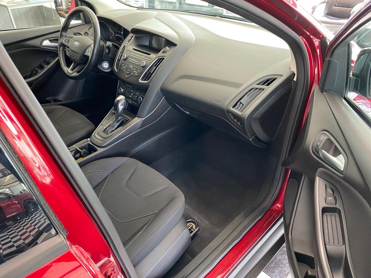 2016 Ford Focus SE Hatchback Heated Seats+Steering+Cam+CLEANCARFAX Photo90