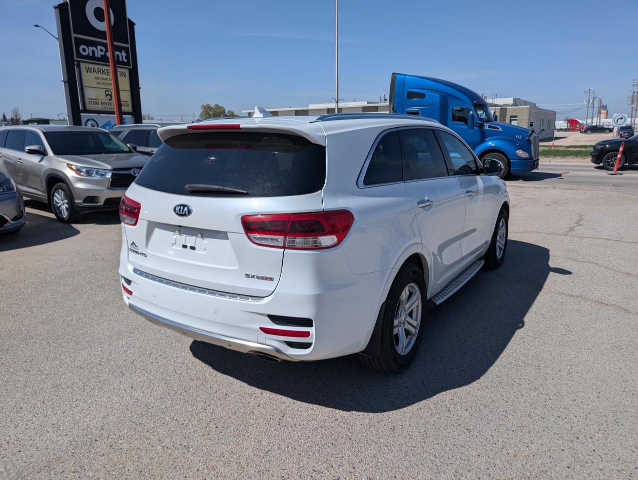 2016 Kia Sorento SX | Leather | Cooled Seats | Blind Spot Monitor - Photo #4