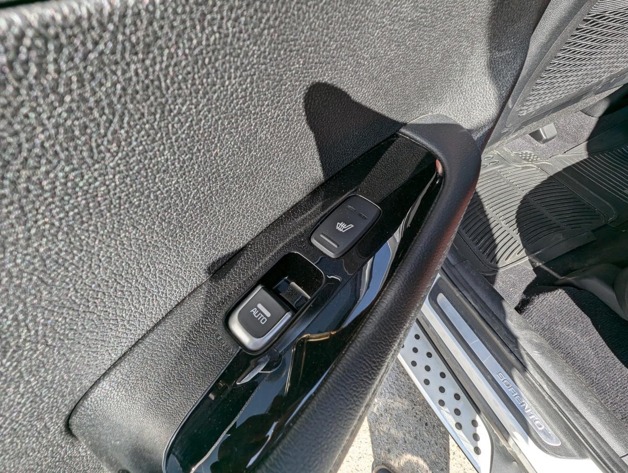 2016 Kia Sorento SX | Leather | Cooled Seats | Blind Spot Monitor - Photo #15