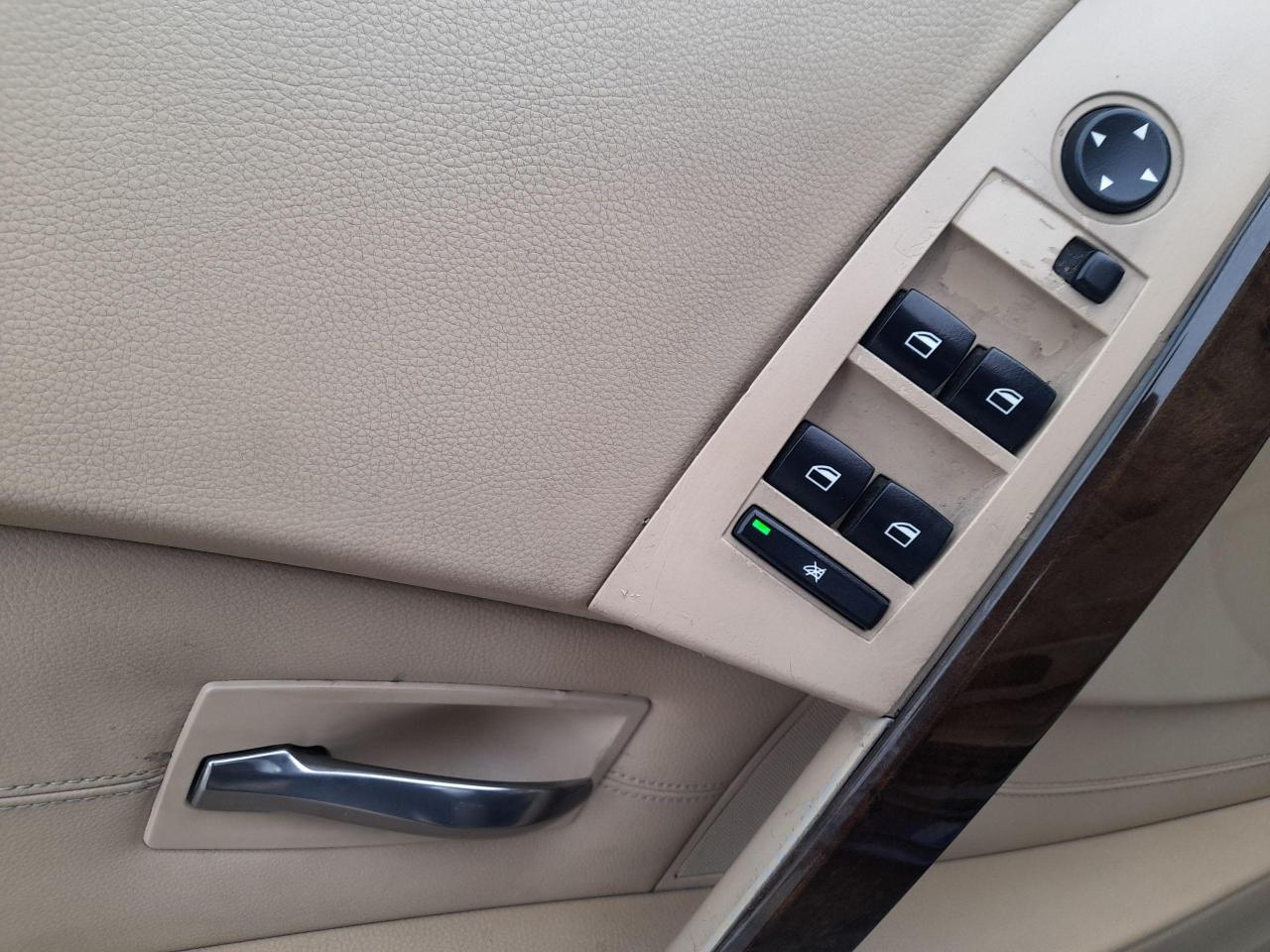 2006 BMW 5 Series 525XI-AWD-LEATHER-SUNROOF-ALLOYS-EXTRA CLEAN Photo4