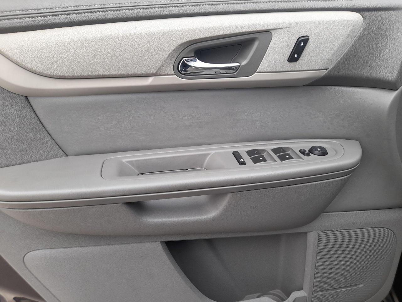 2016 Chevrolet Traverse LT- 7 SEATS-ONLY 124K- BK UP CAM-USB-ALLOYS Photo3