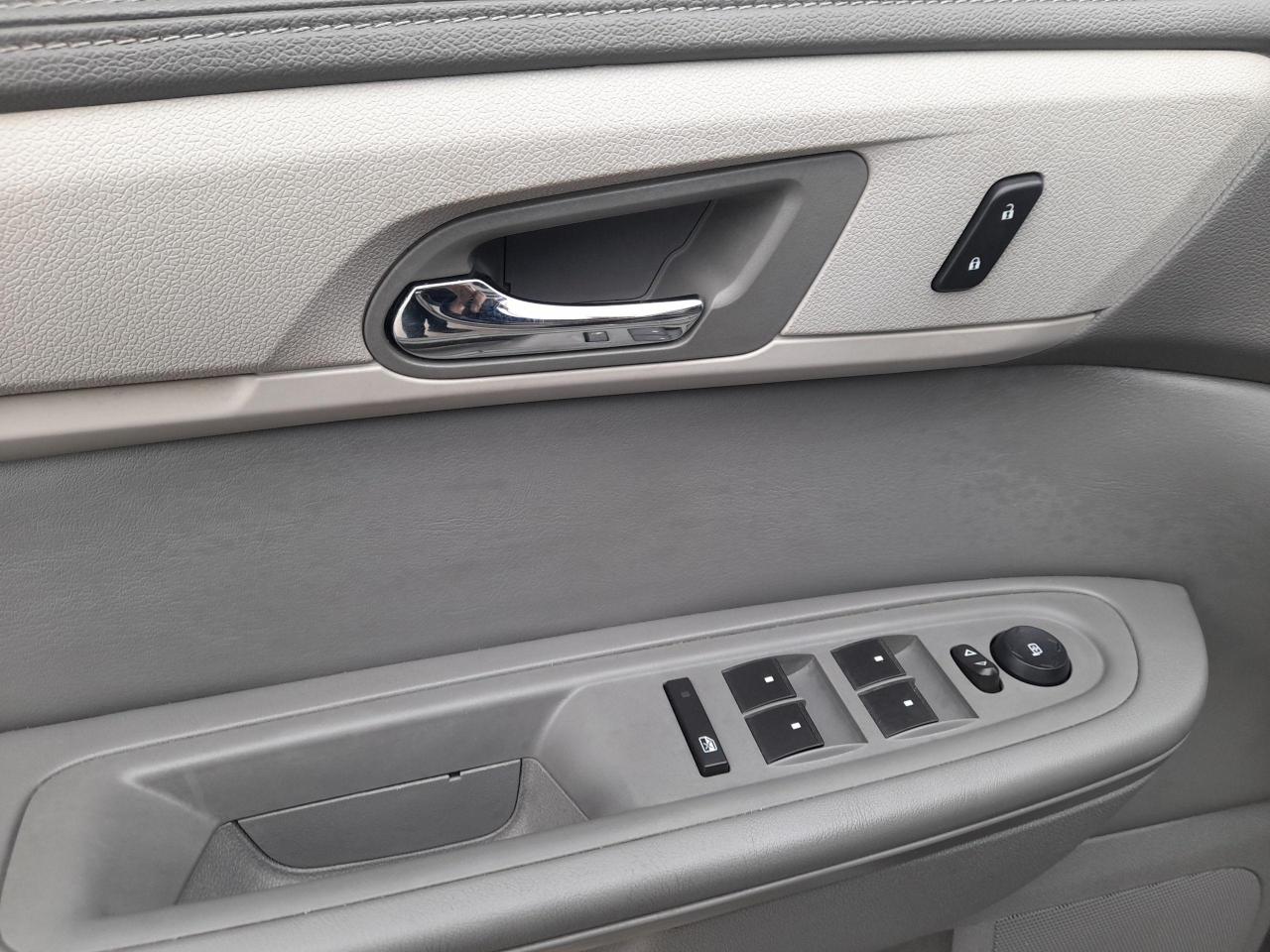 2016 Chevrolet Traverse LT- 7 SEATS-ONLY 124K- BK UP CAM-USB-ALLOYS Photo4