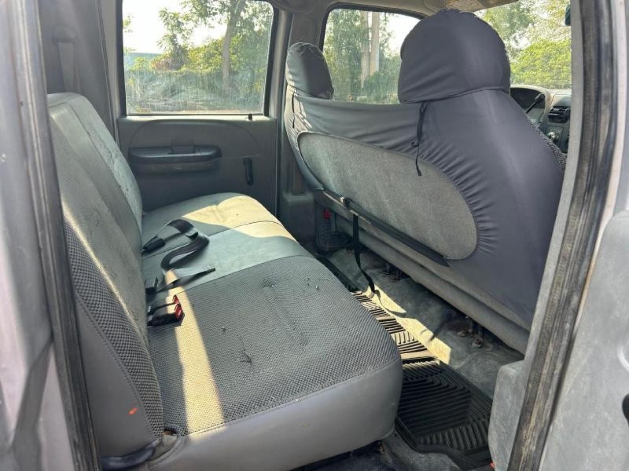 2005 Ford F-450 CREW CAB DIESEL  WITH DUMP BED Photo4