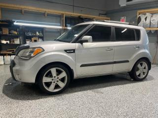 Used 2011 Kia Soul Power Tilt/Sliding Sunroof * 18 Inch Alloy Wheels * Roof Rails * Keyless Entry * Heated Front Seats * Bluetooth *  Leather Steering Wheel * Power Wind for sale in Cambridge, ON