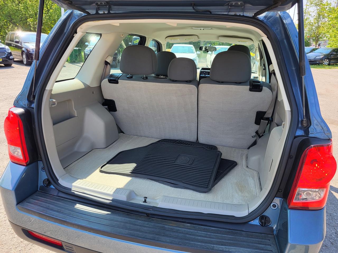 2010 Mazda Tribute GS Photo