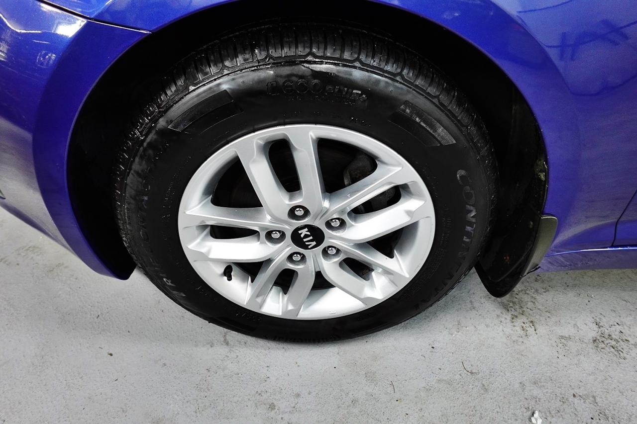 2011 Kia Optima PANO ROOF,ONE OWNER,NO ACCIDENT - Photo #10