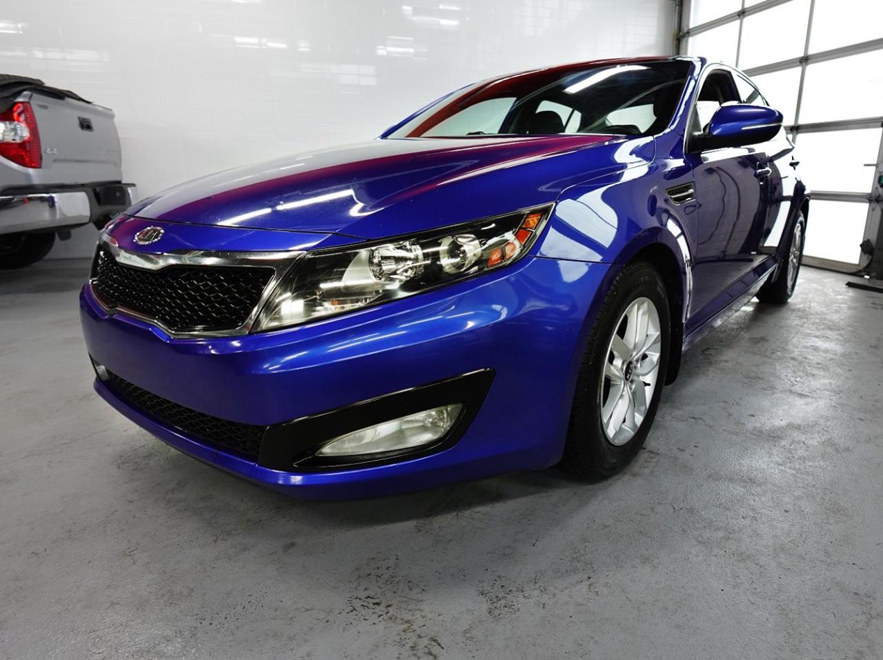 2011 Kia Optima PANO ROOF,ONE OWNER,NO ACCIDENT - Photo #3