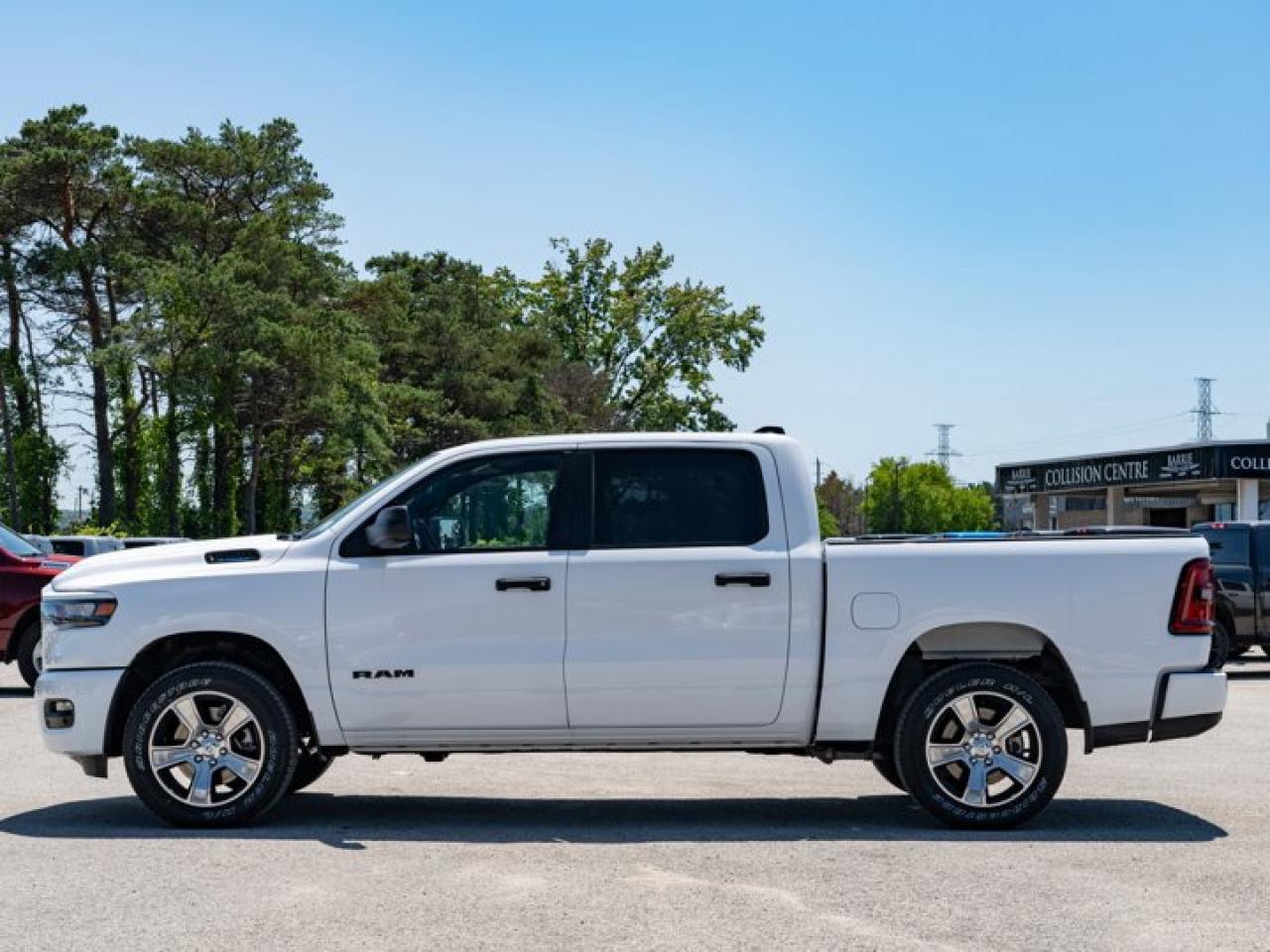 2025 RAM 1500 TRADESMAN Photo3