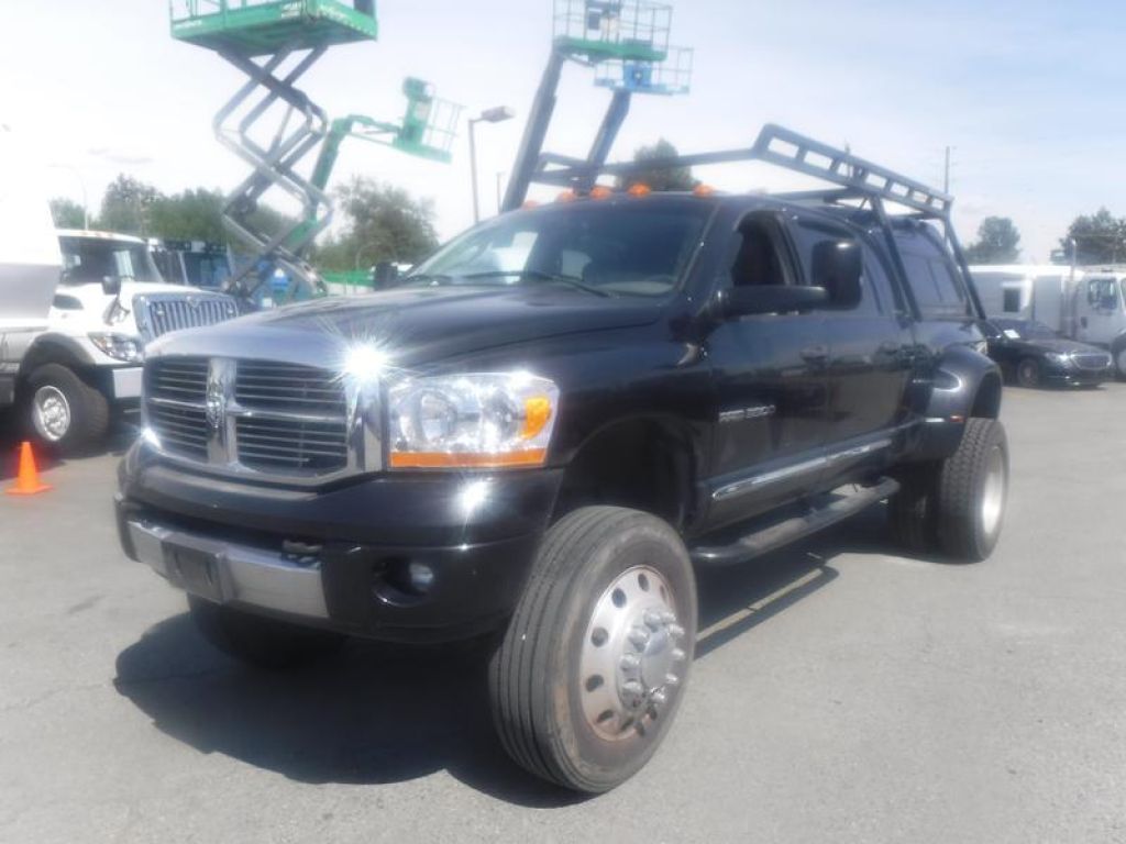 Used 2006 Dodge Ram 3500 Laramie Mega Cab 4WD Dually Diesel with Canopy and rack for Sale in Burnaby, British Columbia