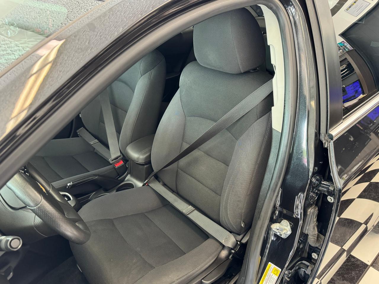 2016 Chevrolet Cruze LIMITED LT+Camera+Remote Start+CLEAN CARFAX - Photo #18