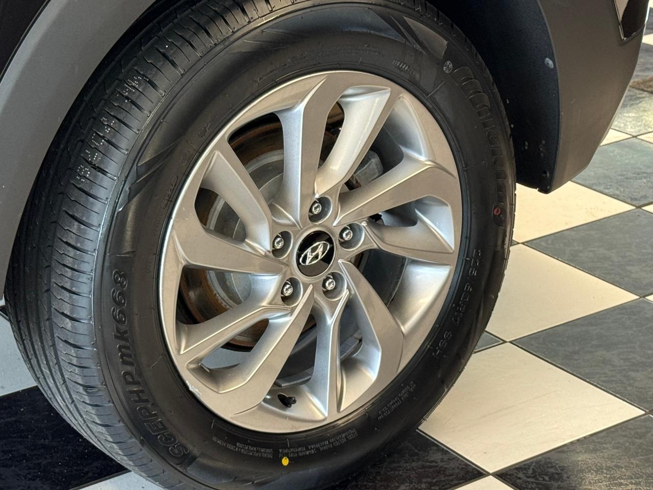 2018 Hyundai Tucson Premium GLS AWD+ApplePlay+New Tires+ACCIDENT FREE - Photo #50