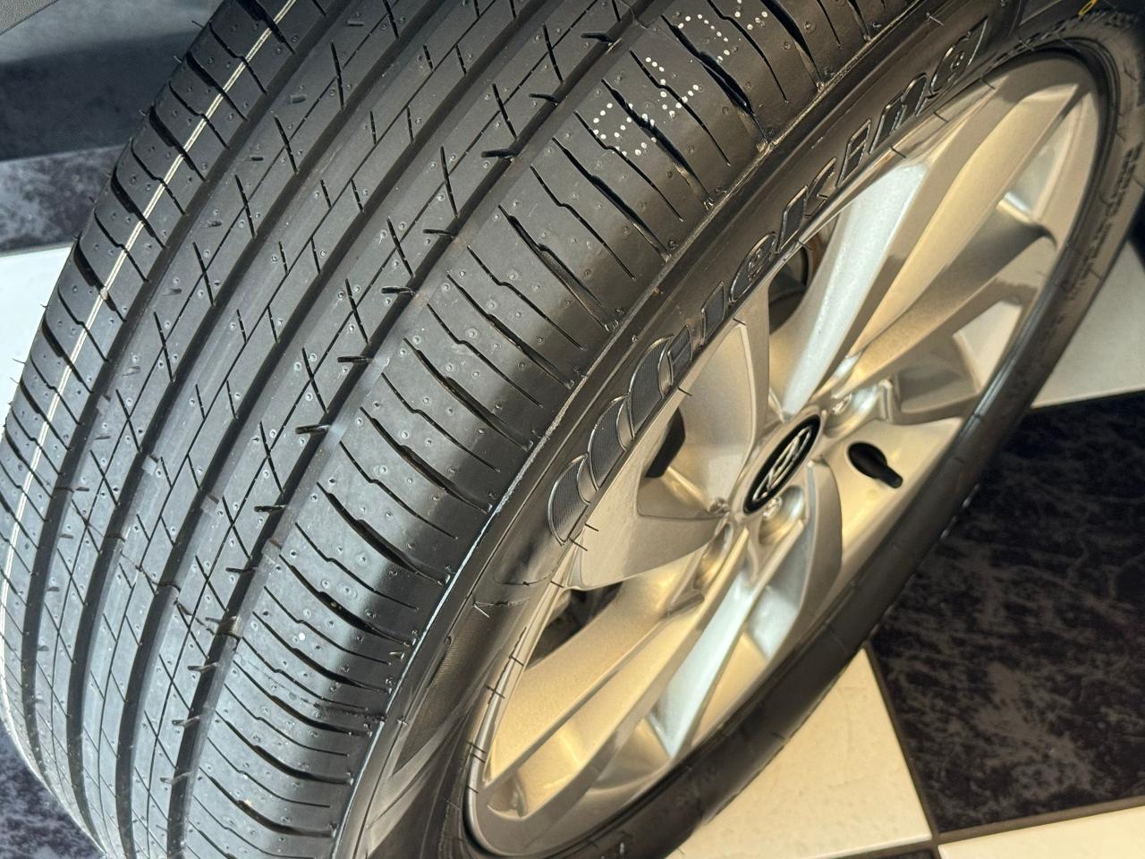 2018 Hyundai Tucson Premium GLS AWD+ApplePlay+New Tires+ACCIDENT FREE - Photo #12