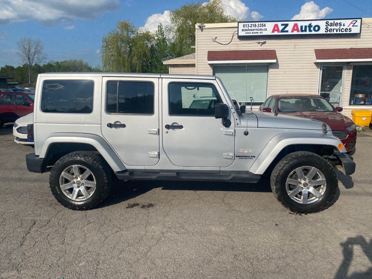 2012 Jeep Wrangler Unlimited Sahara Photo2