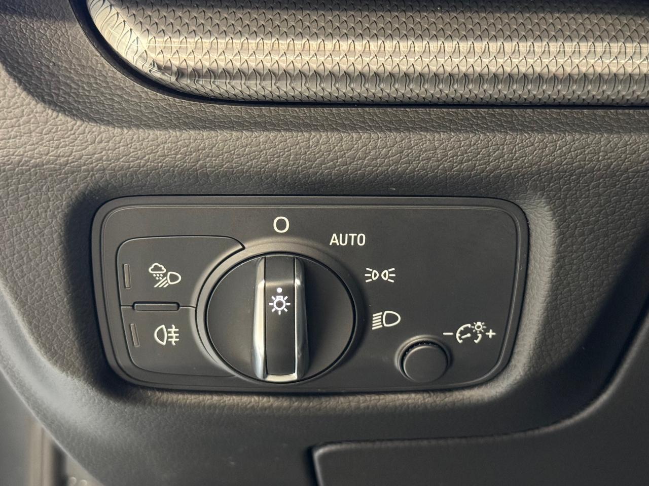 2017 Audi A3 Technik e-tron+Adaptive Cruise+GPS+CLEAN CARFAX Photo101