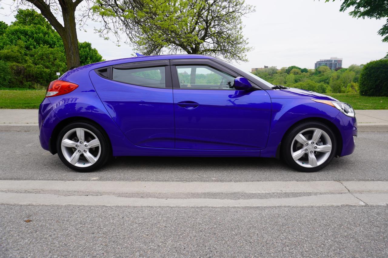 2012 Hyundai Veloster 1 OWNER / NO ACCIDENTS / ULTRA LOW KM'S / STUNNING Photo4