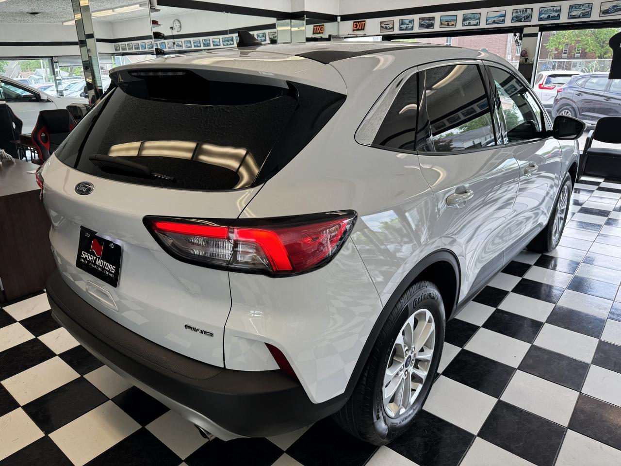 2021 Ford Escape SE AWD+LaneKeep+Pre Collision Assist+CLEAN CARFAX - Photo #4