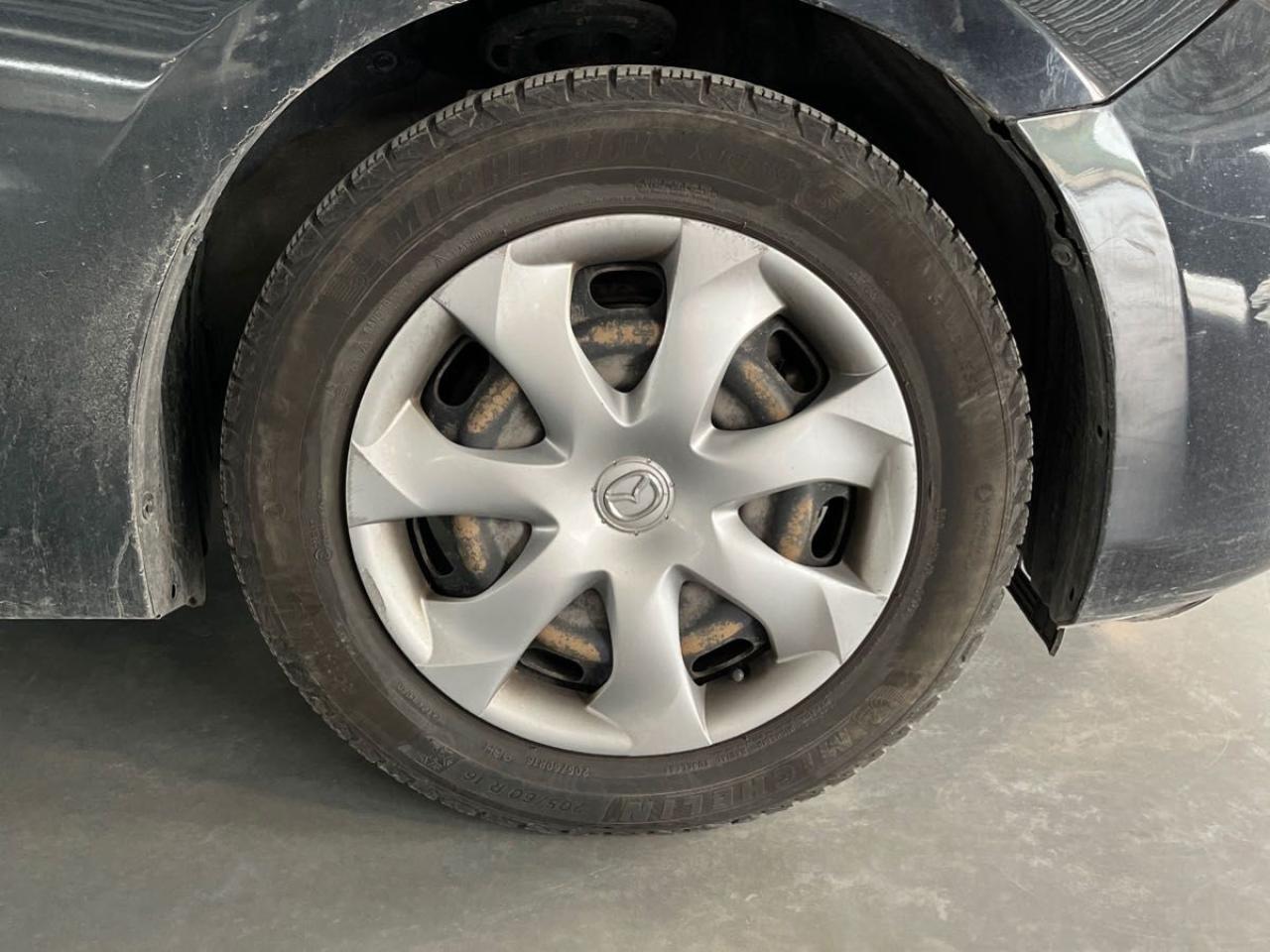 2018 Mazda MAZDA3 GX Photo3