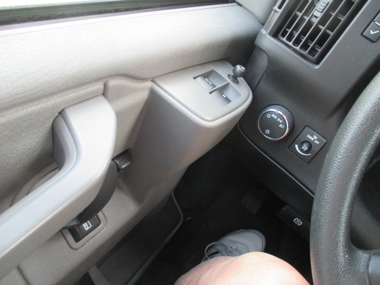 2022 GMC Savana Cargo Van RWD 2500 135" - Photo #11