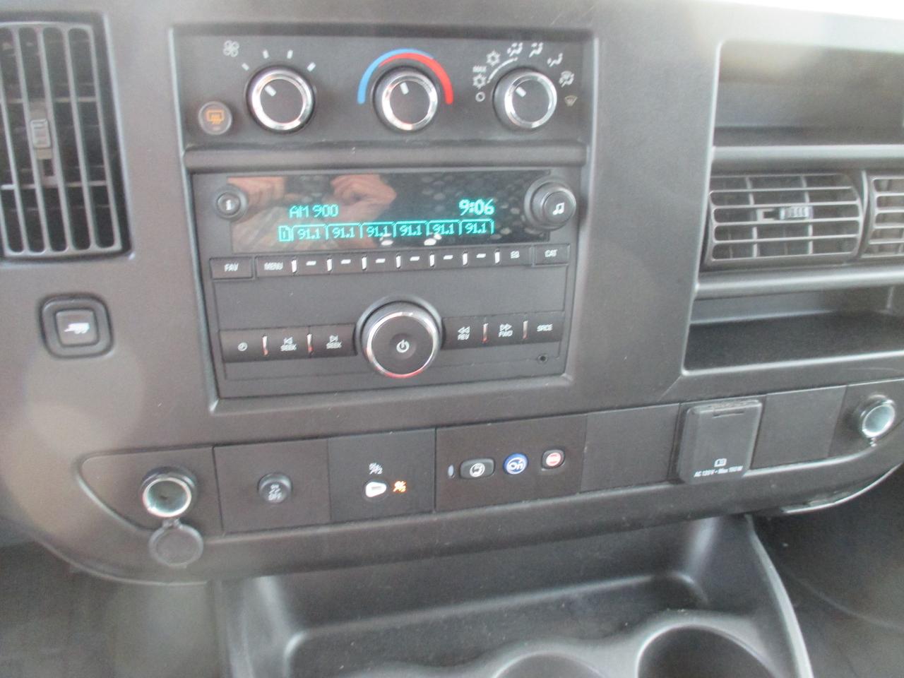 2022 GMC Savana Cargo Van RWD 2500 135" - Photo #13