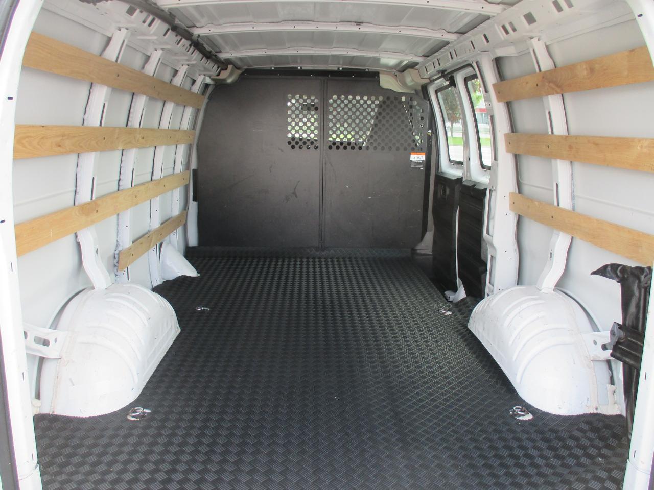 2022 GMC Savana Cargo Van RWD 2500 135" - Photo #7