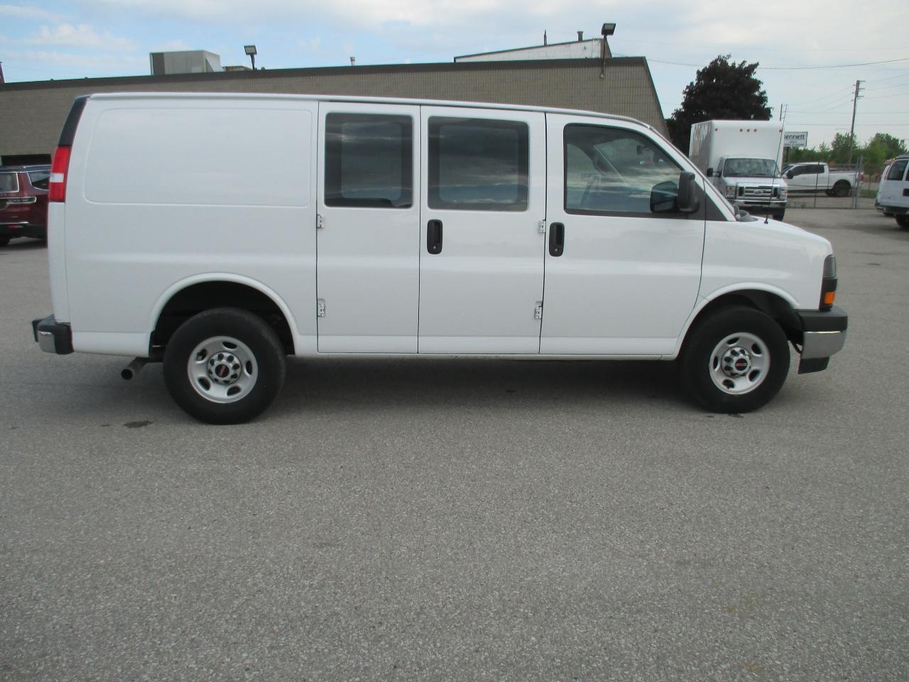 2022 GMC Savana Cargo Van RWD 2500 135" - Photo #4