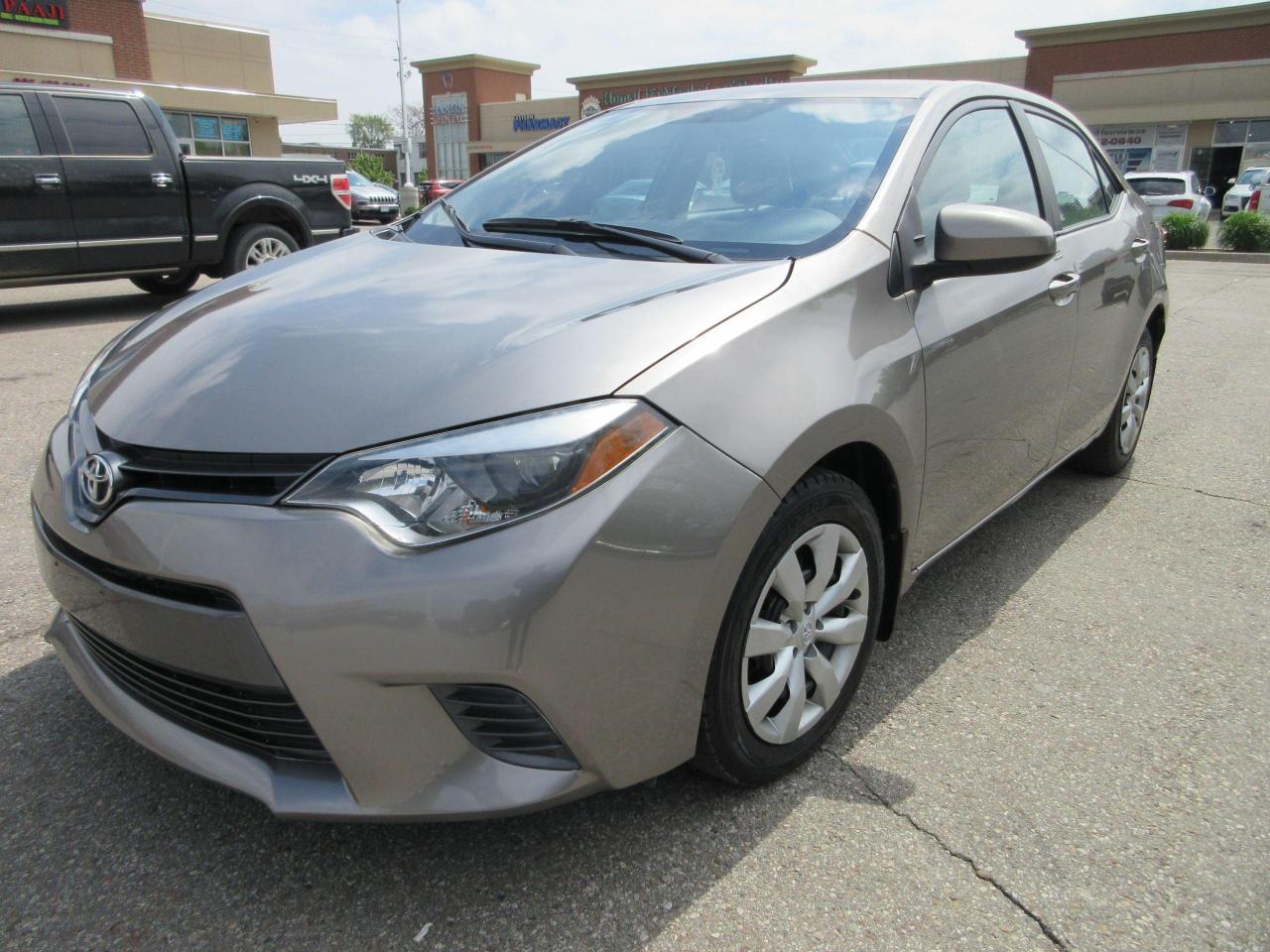 2015 Toyota Corolla LE Photo2