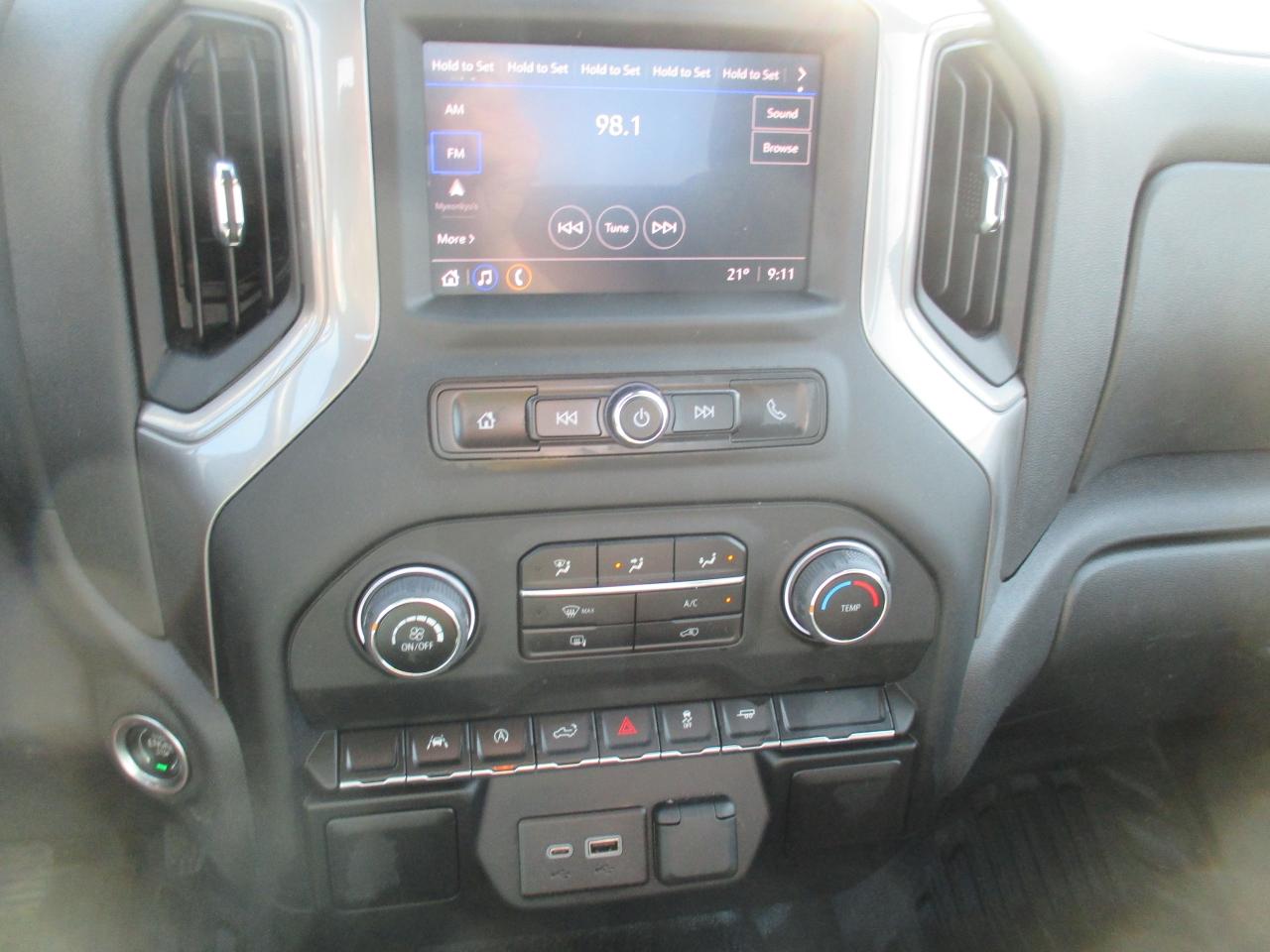 2023 Chevrolet Silverado 1500 2WD Reg Cab 140" Work Truck LONG BOX - Photo #12