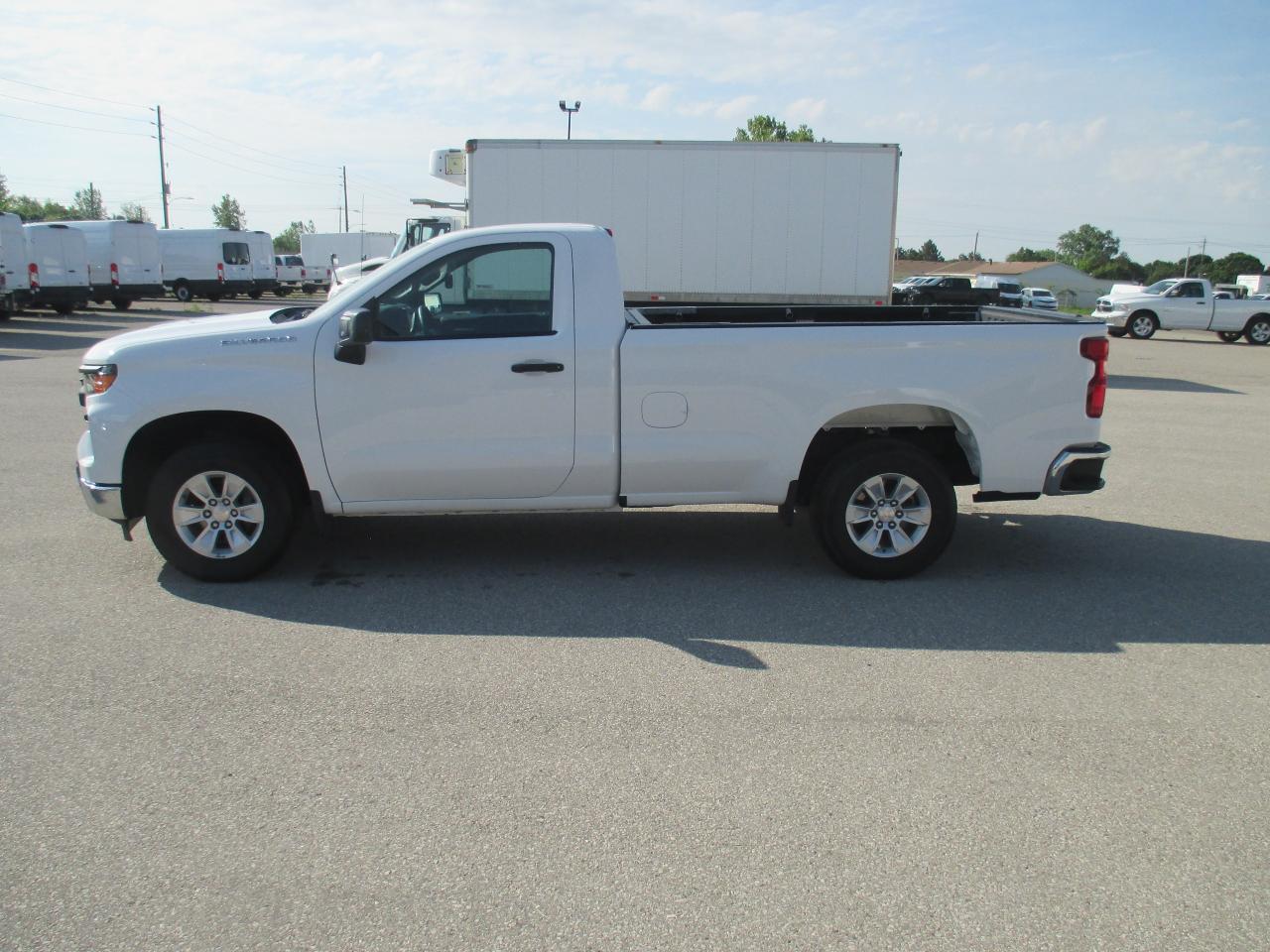 <p>chev silverado 1500.regular cab,long box.2wd.5.3 ltr V8.box liner.trailer hitch.rear camera.blue tooth.books,two remotes.clean carfax.only 11,648 kilometers.former daily rental.call john gower 877 217 0643.cell 519 657 8497.email john@bennettfleet.com</p>