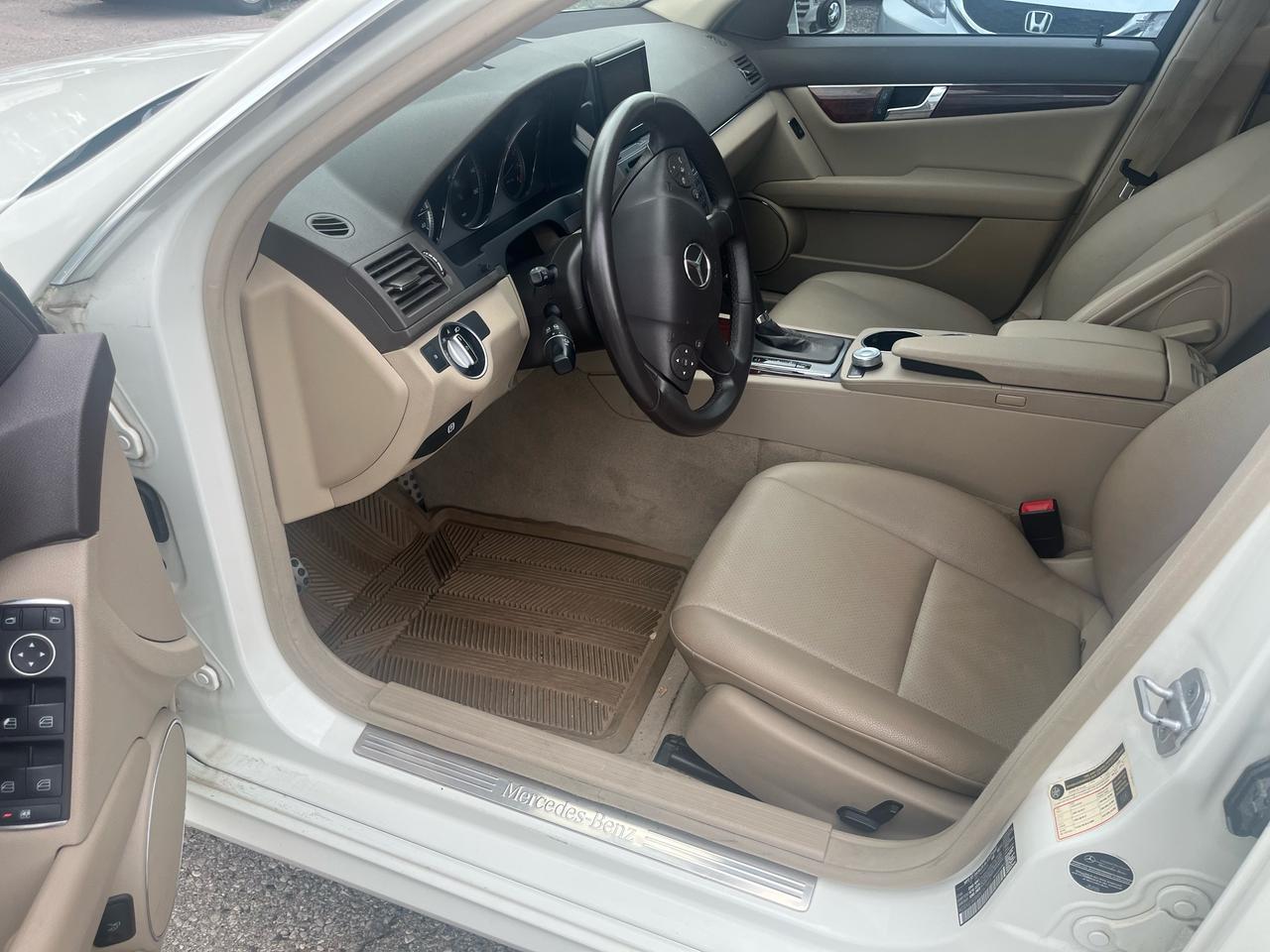 2011 Mercedes-Benz C-Class C 300 Photo