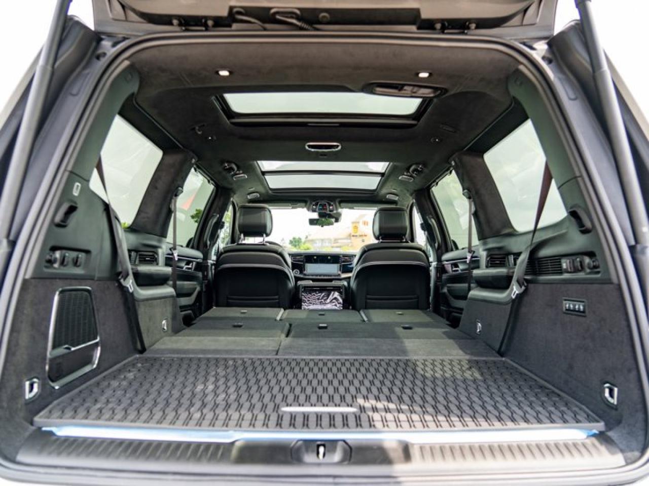 2024 Jeep Grand Wagoneer SERIES II OBSIDIAN Photo