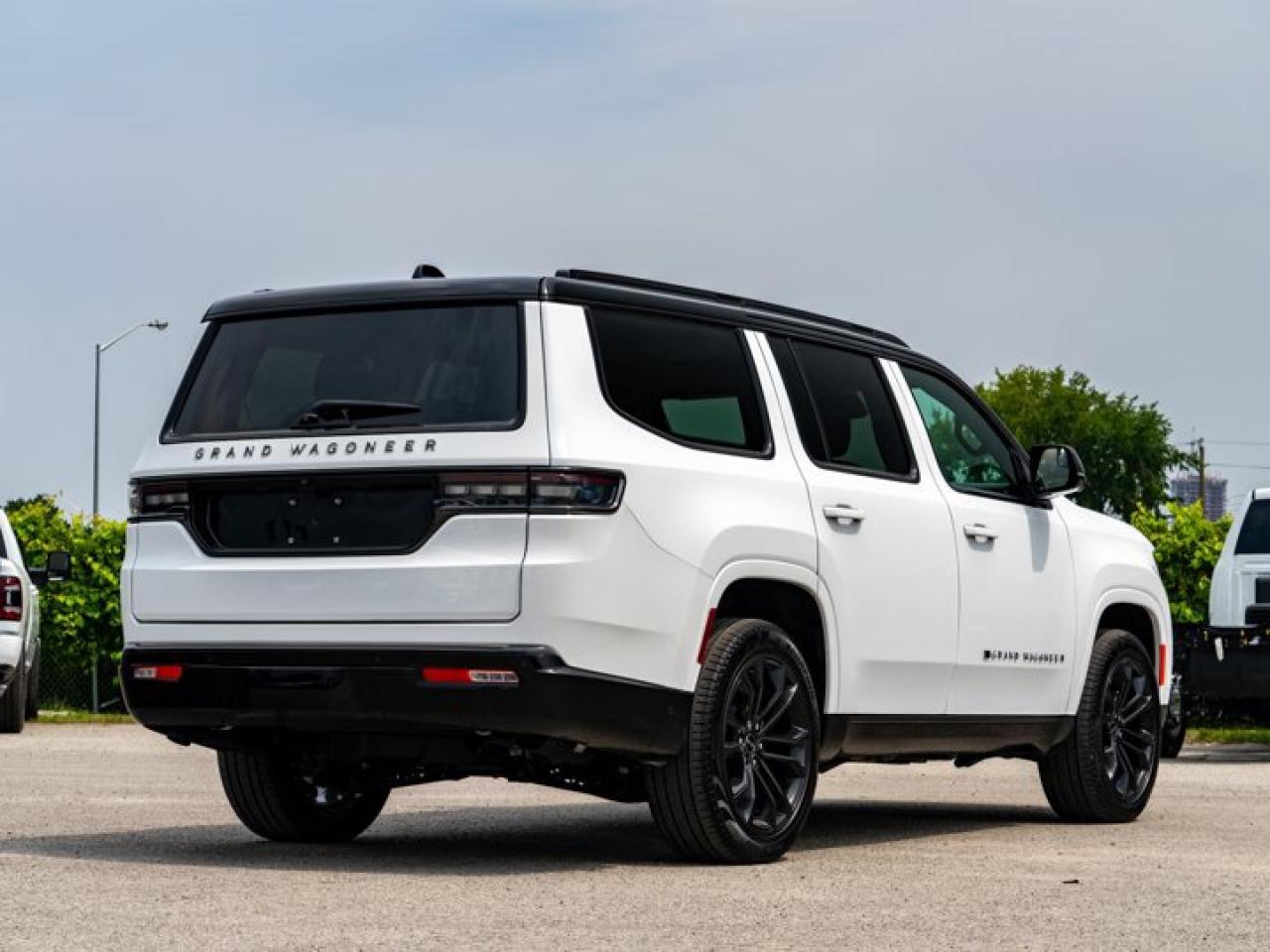 2024 Jeep Grand Wagoneer SERIES II OBSIDIAN Photo