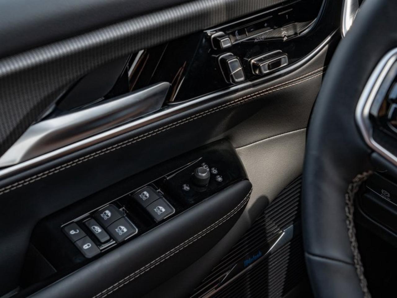 2024 Jeep Grand Wagoneer SERIES II OBSIDIAN Photo