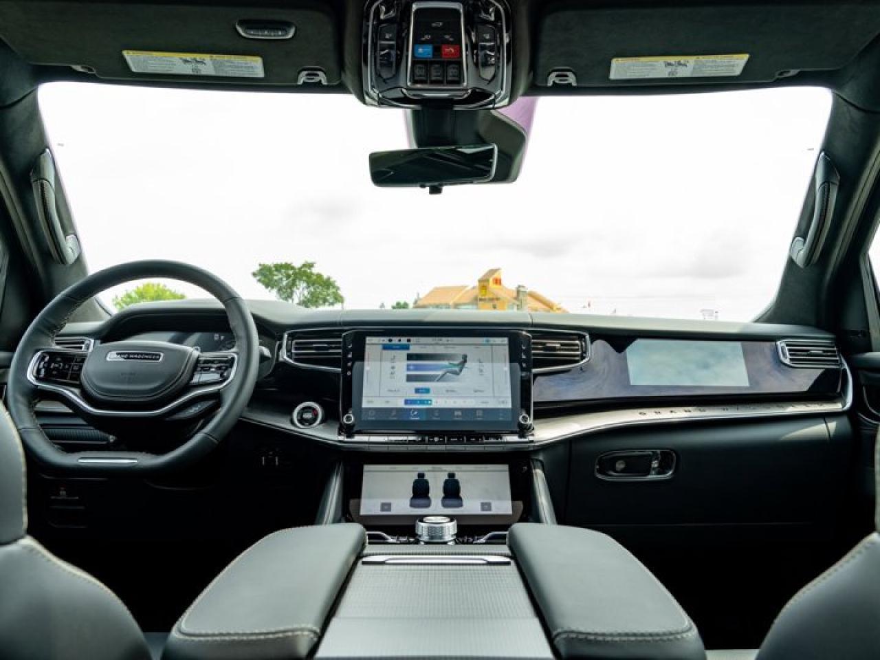 2024 Jeep Grand Wagoneer SERIES II OBSIDIAN Photo