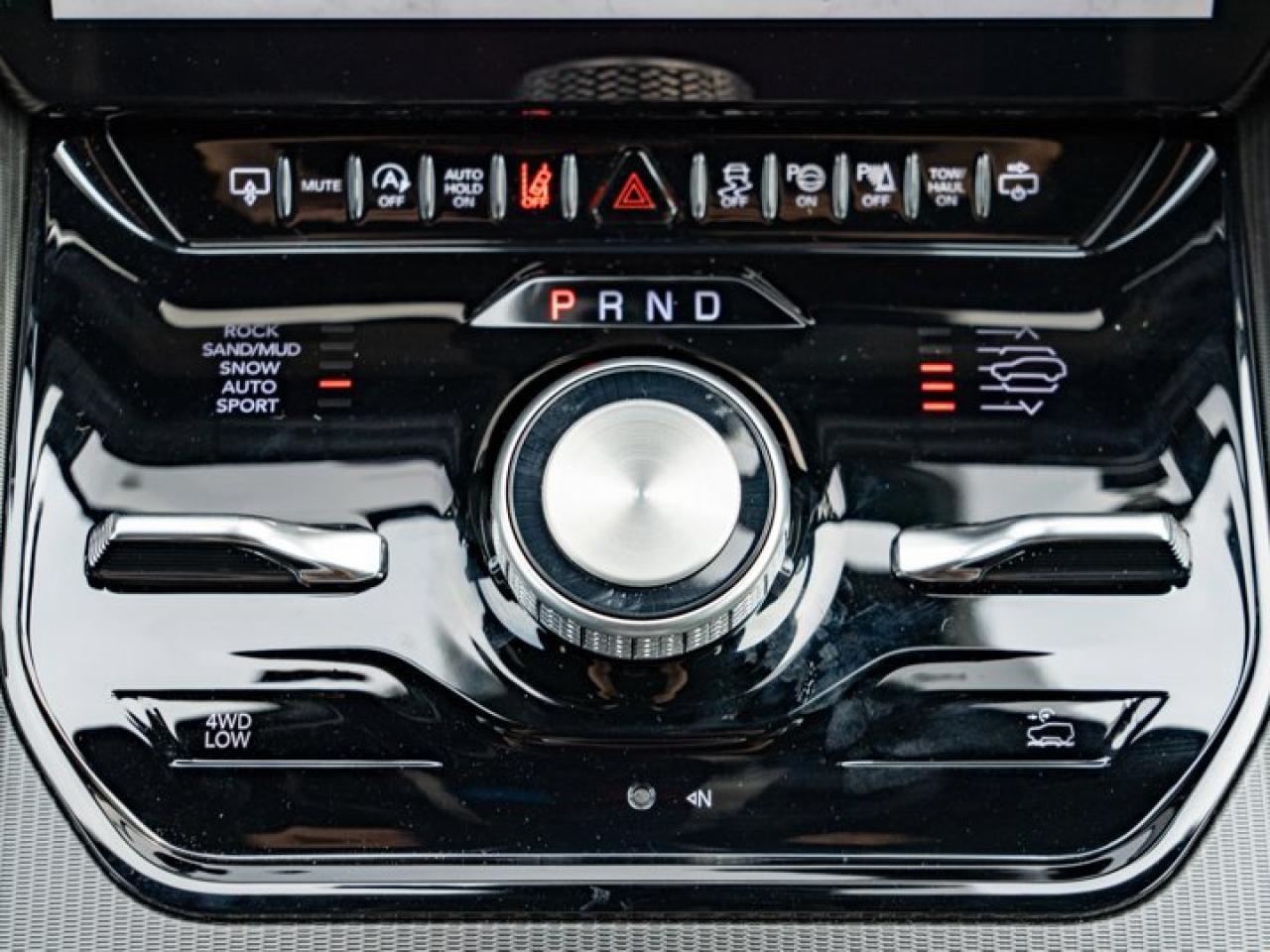 2024 Jeep Grand Wagoneer SERIES II OBSIDIAN Photo